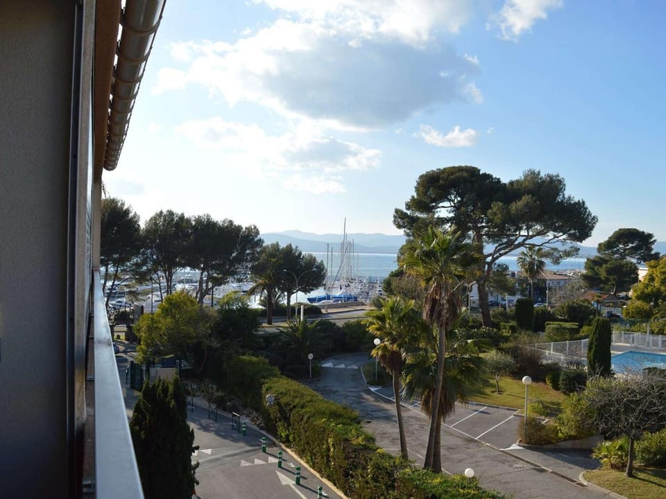 Studio cabine à St-Raphaël avec terrasse et parking, à 100m de la plage - FR-1-226A-23 Cabin in Saint-Raphael