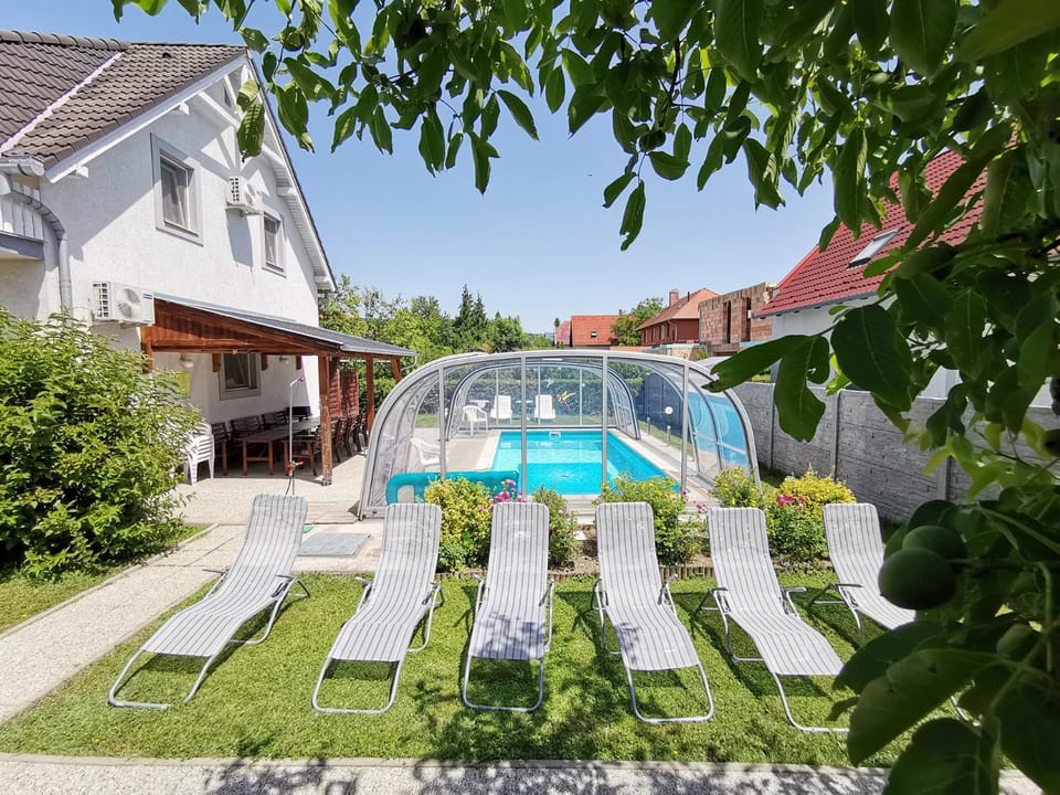 Garden, Swimming pool, Swimming pool