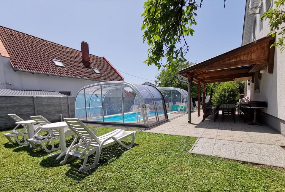 Garden, Swimming pool, Swimming pool