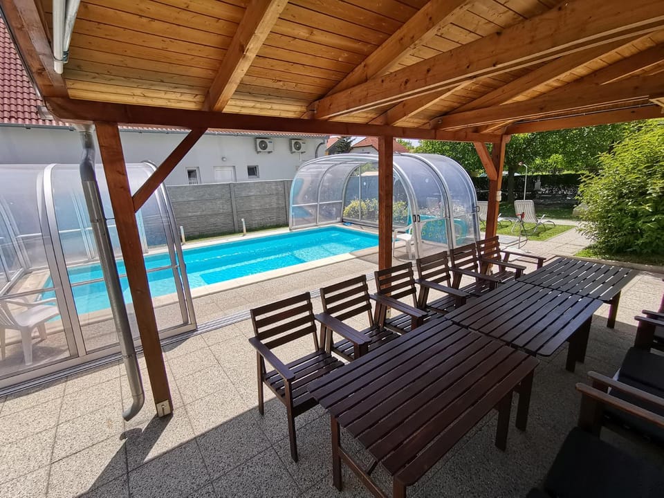 Balcony/Terrace, Pool view, Swimming pool, Swimming pool