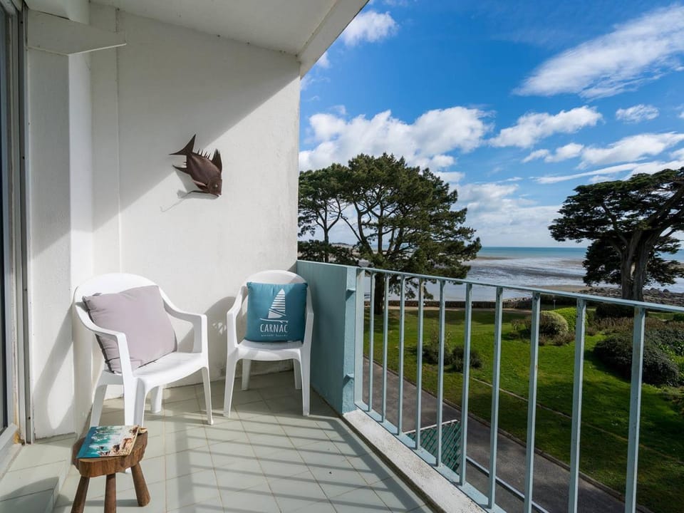 Carnac - Appart 3 pièces + coin couchage, 78m², accès direct plage, animaux admis, parking couvert - FR-1-477-88 Apartment in Carnac