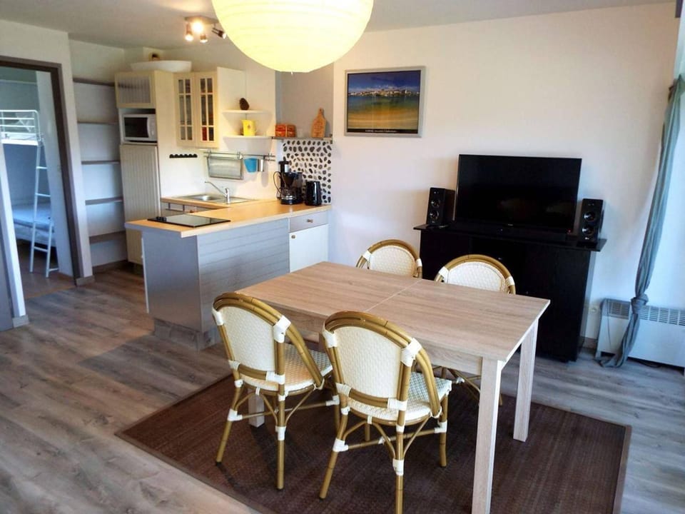 Appartement 2 pièces avec loggia - 300m de la plage de Carnac - FR-1-477-91 Apartment in Carnac