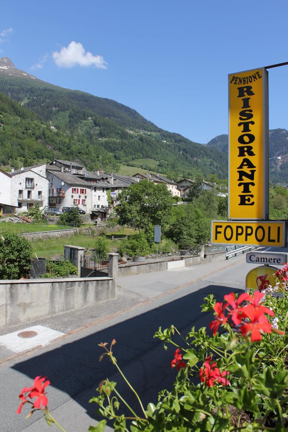 Mountain view, River view, Street view