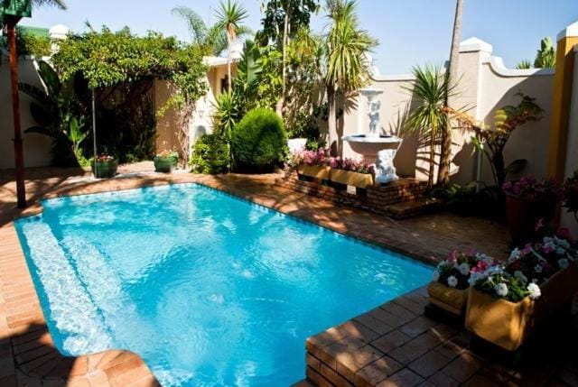 Day, Swimming pool