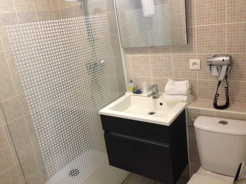 Shower, Toilet