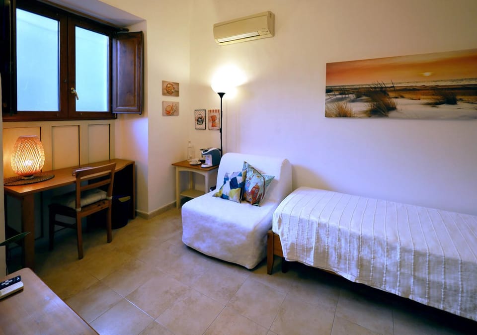 Bed, Photo of the whole room, Bedroom, air conditioner
