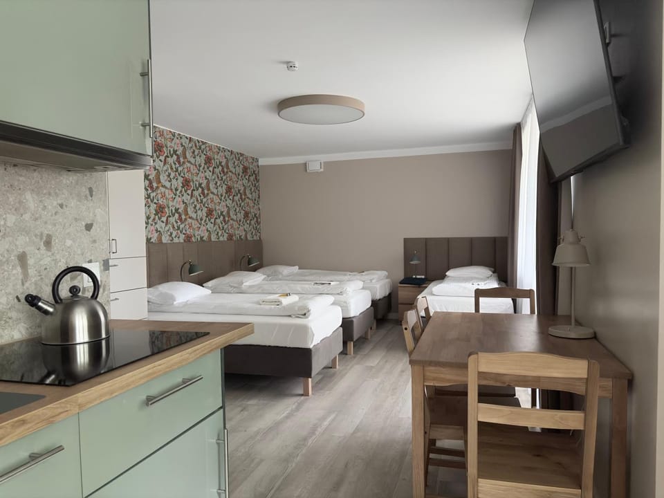 Bed, Kitchen or kitchenette, Photo of the whole room, Dining area, kitchen