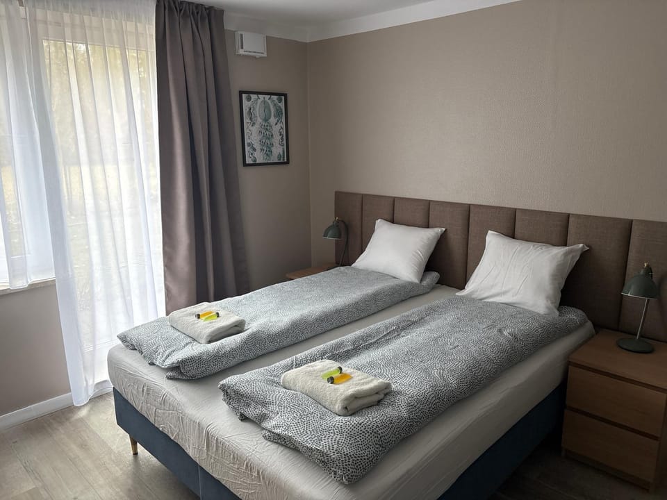 Bed, Photo of the whole room, Decorative detail, Bedroom, towels