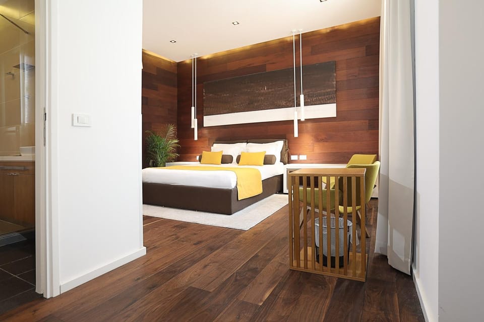 Photo of the whole room, Seating area, Bedroom