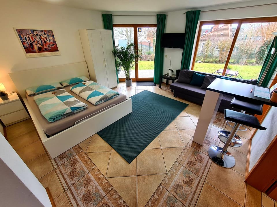 Bed, Living room, Photo of the whole room, Seating area, Dining area, Bedroom