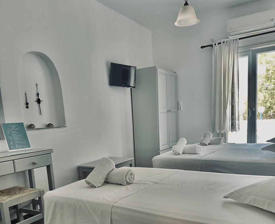 Bed, Photo of the whole room, Bedroom, towels, air conditioner