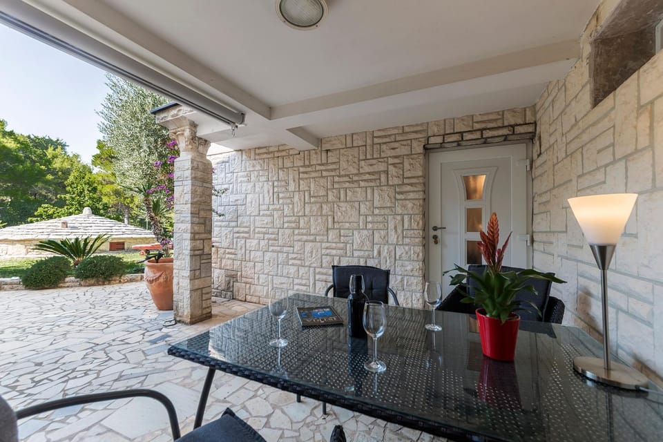 Dining area, Garden view