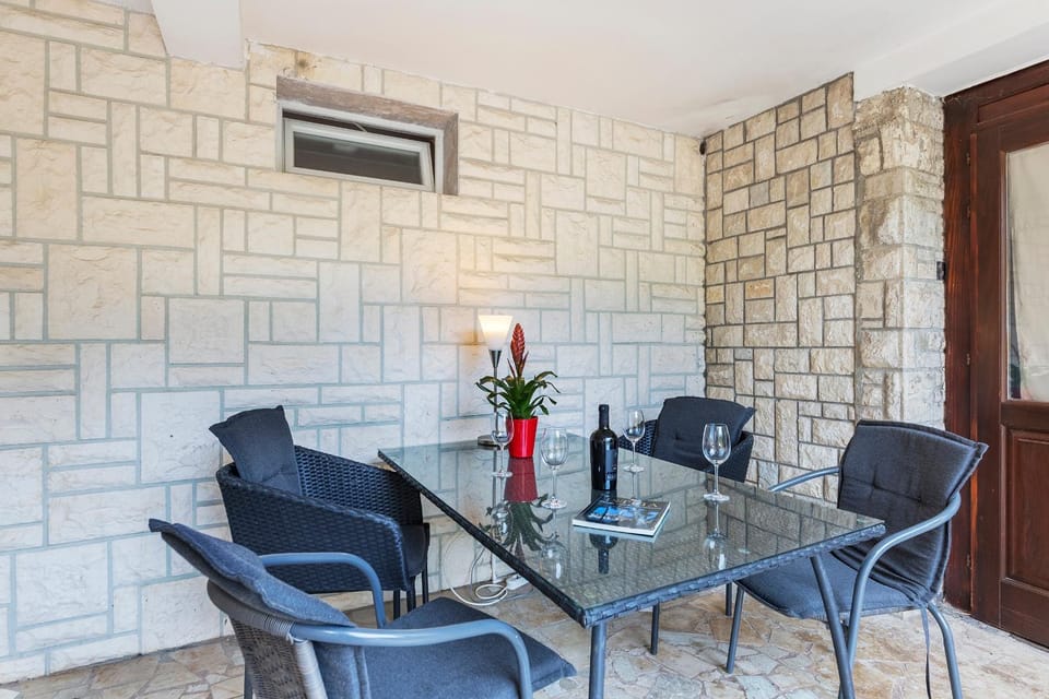 Garden, Dining area