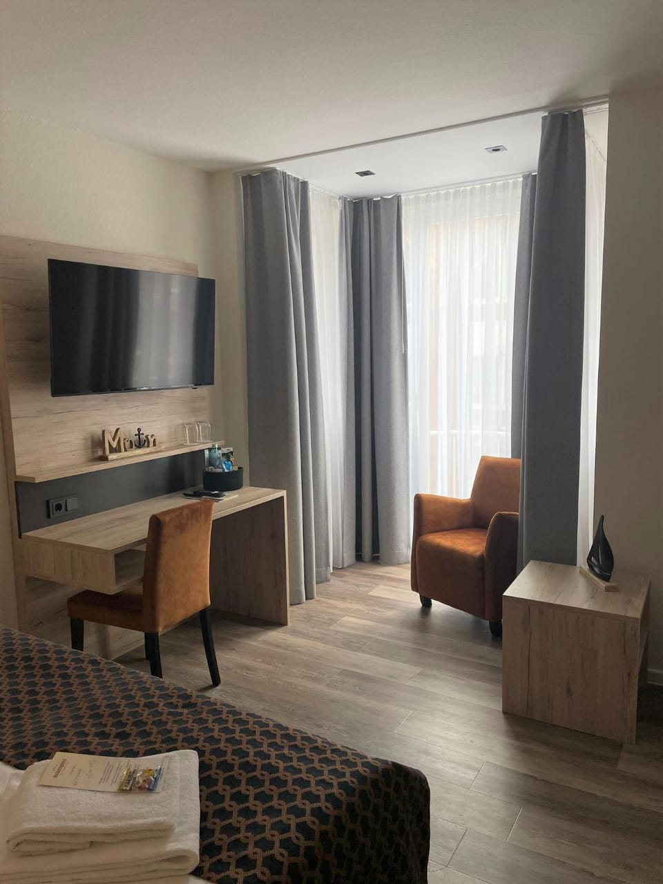 TV and multimedia, Living room, Seating area, hair dresser