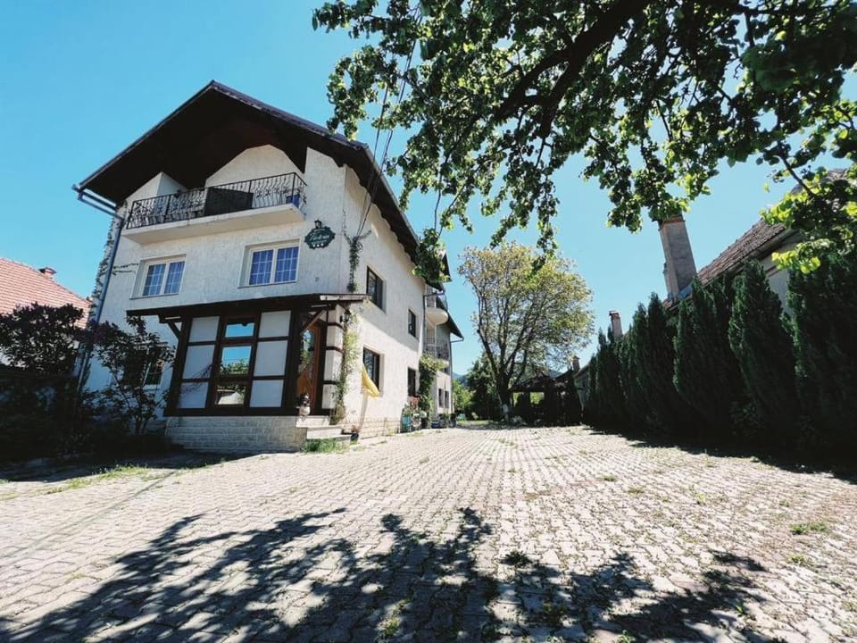 Pensiunea Victoria Bed and Breakfast in Brașov County