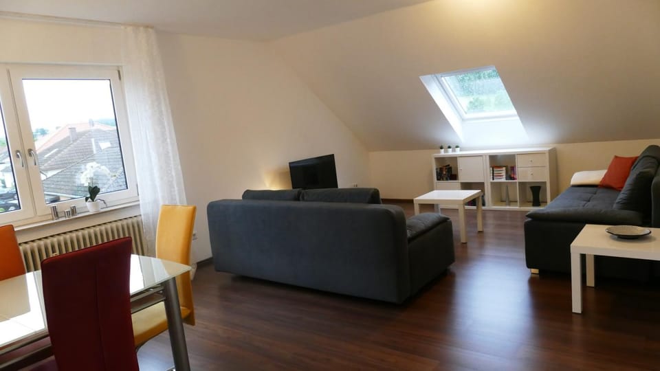 Communal lounge/ TV room, TV and multimedia, Photo of the whole room, Seating area, Family