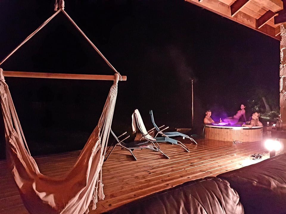 Property building, Night, Activities, Winter, Garden, Hot Tub, Evening entertainment, Entertainment, group of guests