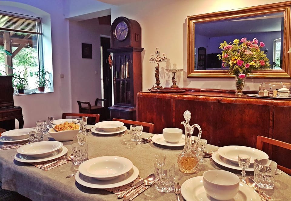 Food and drinks, Dining area, Food, Meals, Breakfast, Lunch, Dinner, Family