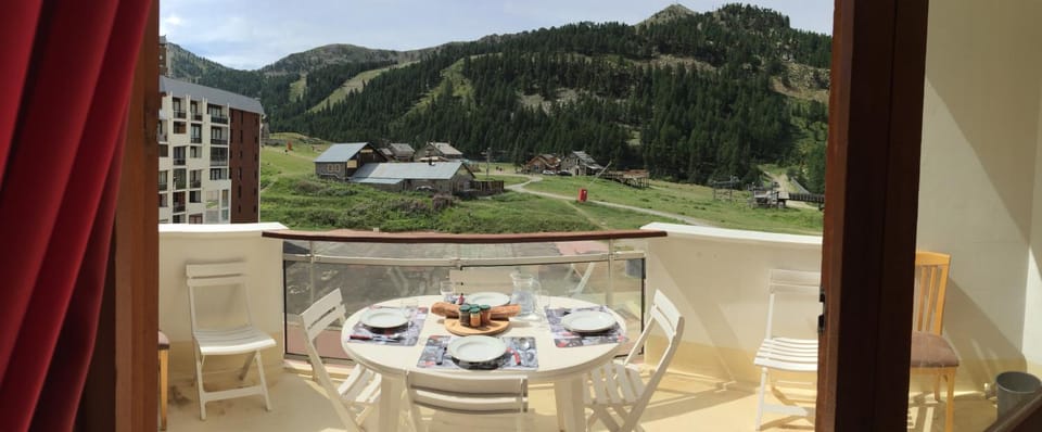 Balcony/Terrace, Mountain view