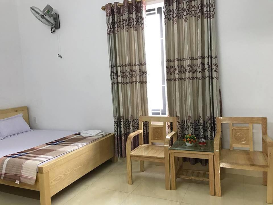 Nhà nghỉ Mạnh Bình Bed and Breakfast in Laos