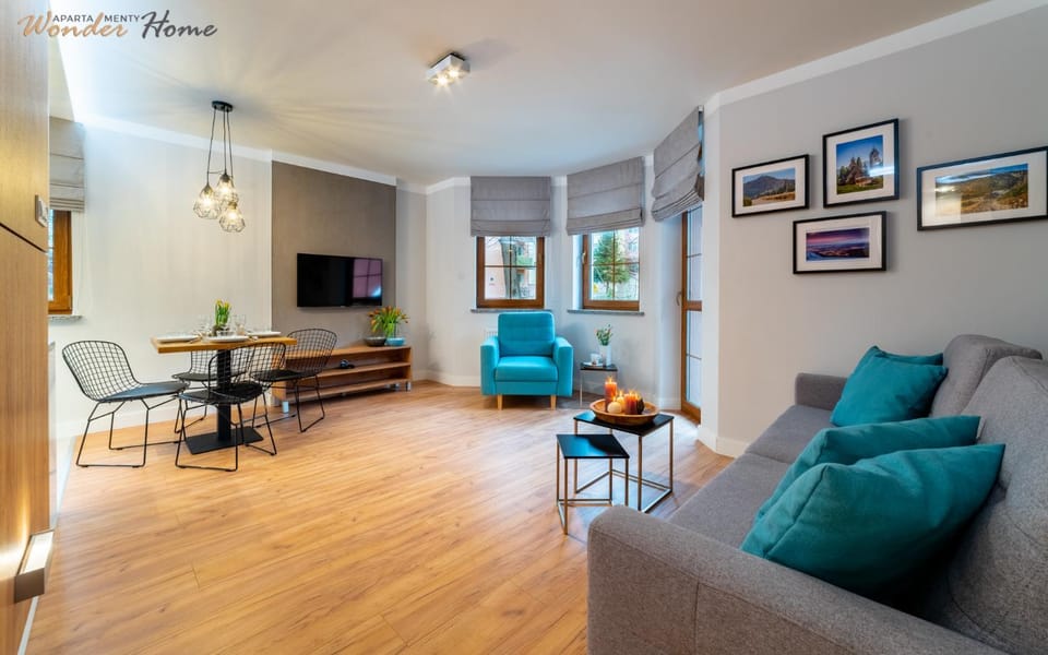 TV and multimedia, Living room, Photo of the whole room, Decorative detail, Seating area, Dining area