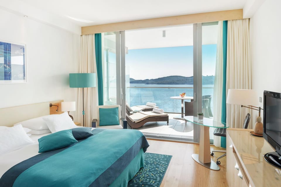 Bed, Bedroom, Sea view