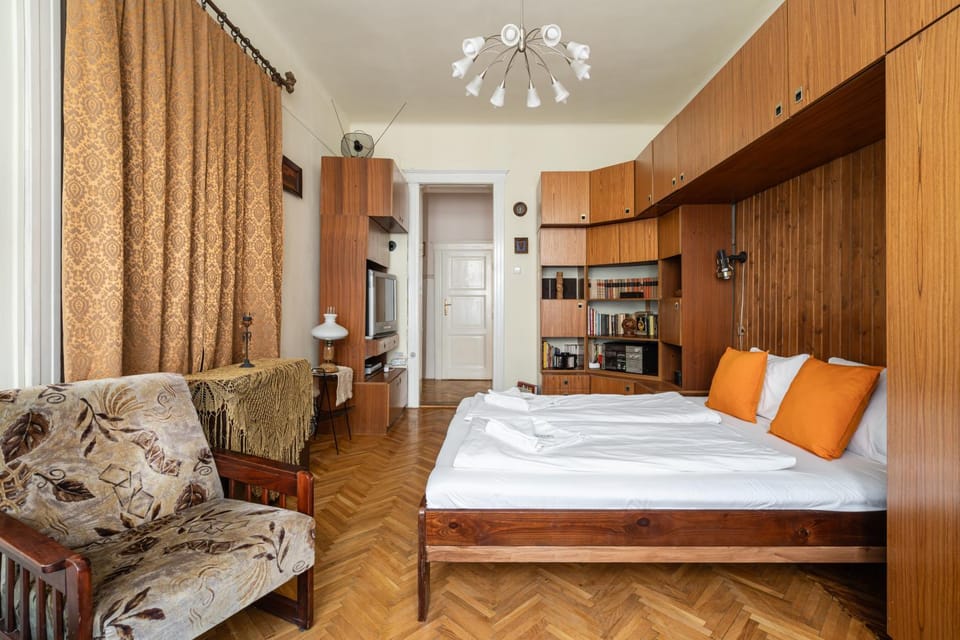 BpR W21 Retro Home with balcony Apartment in Budapest