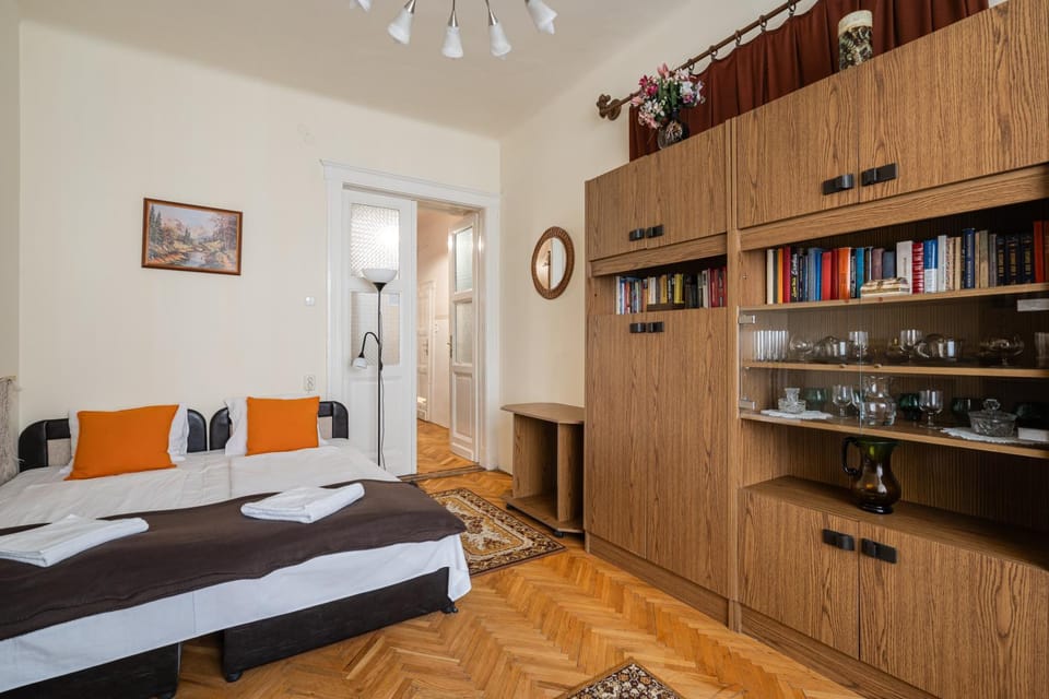 BpR W21 Retro Home with balcony Apartment in Budapest