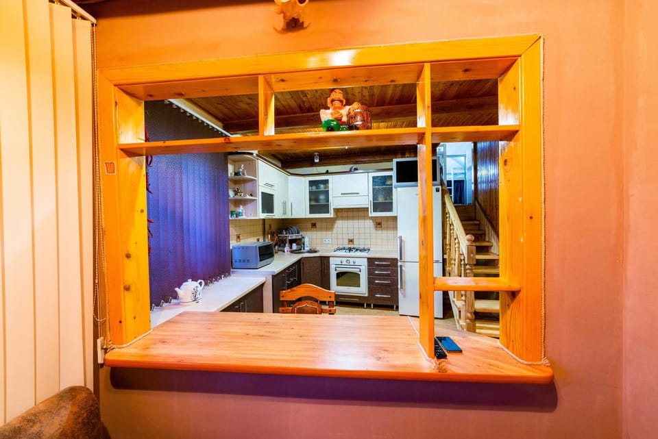 Kitchen or kitchenette, Dining area, stove
