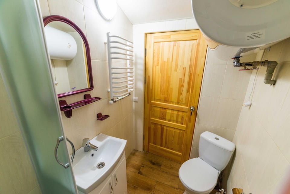 Shower, Toilet, towels