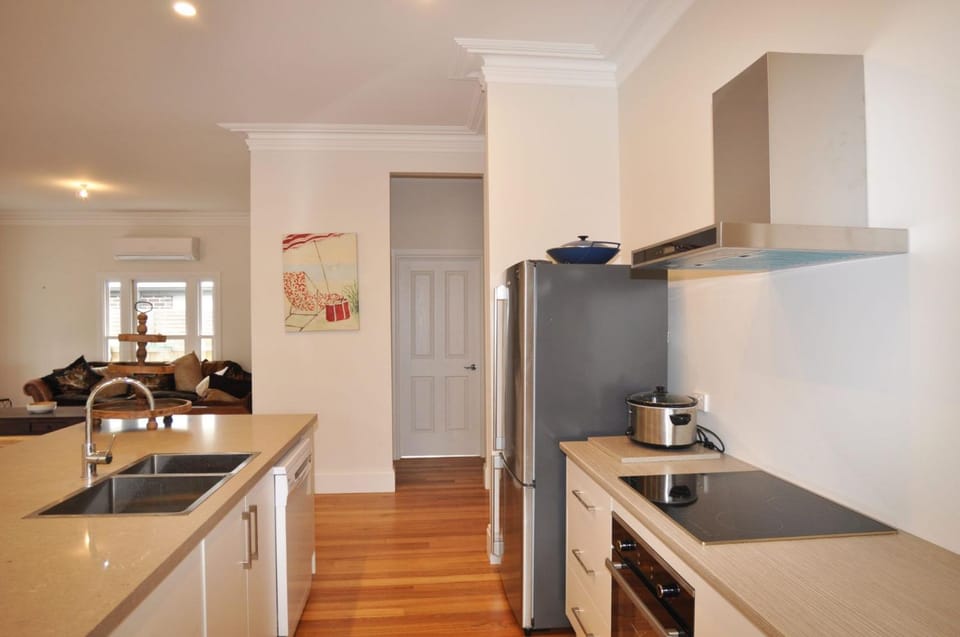 Paperbark Homestead House in Inverloch