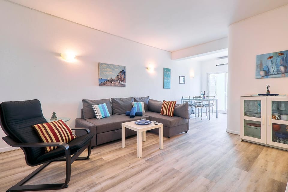 Living room, Dining area, Sea view