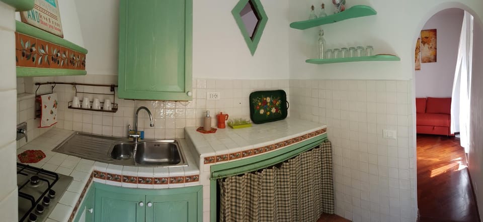 Kitchen or kitchenette, pet friendly, stove
