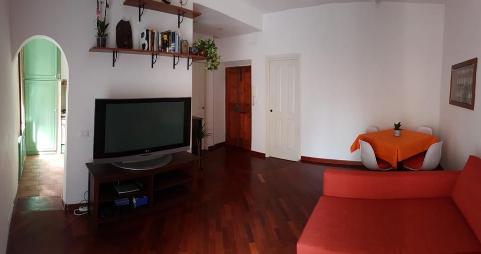 TV and multimedia, Living room, Seating area, Evening entertainment
