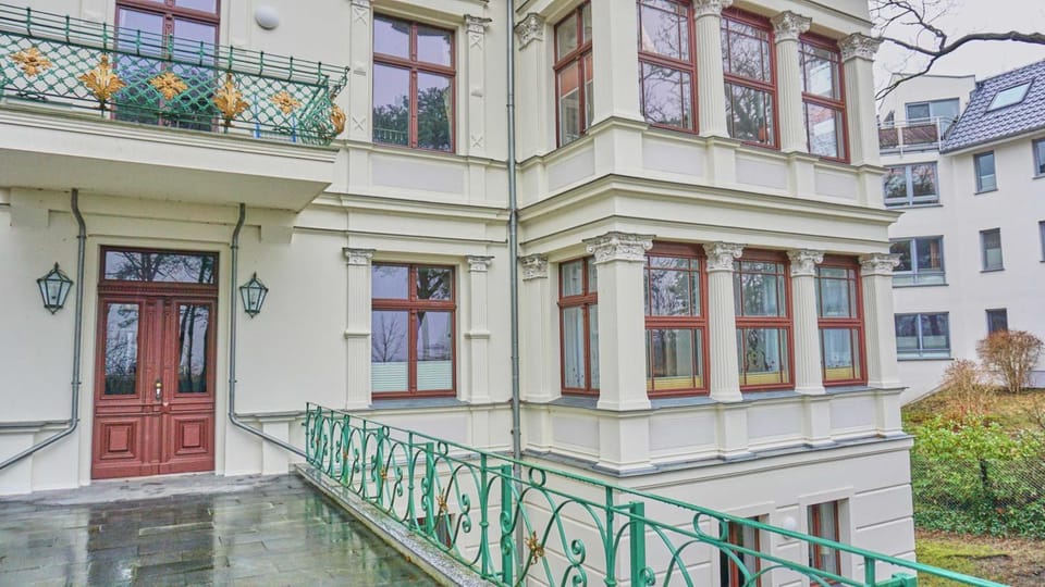 Property building, Facade/entrance