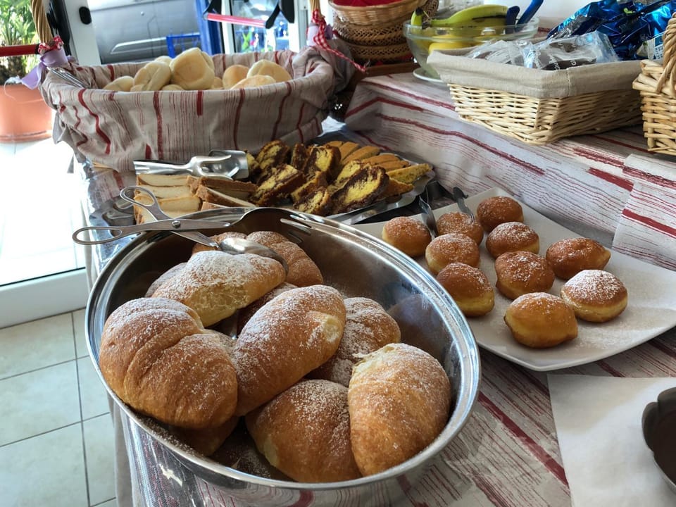 Buffet breakfast, Italian breakfast