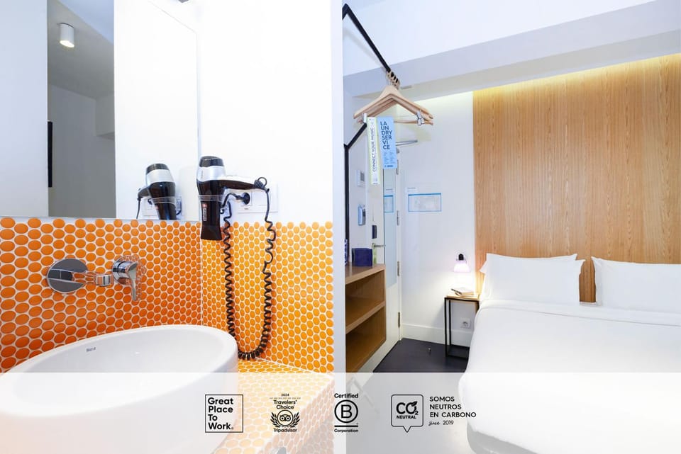 Bathroom, Photo of the whole room, Bedroom