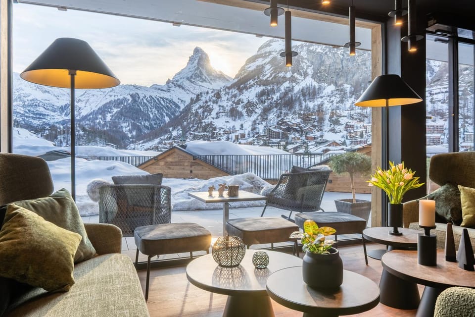 Nearby landmark, Winter, Lounge or bar, Seating area, Mountain view