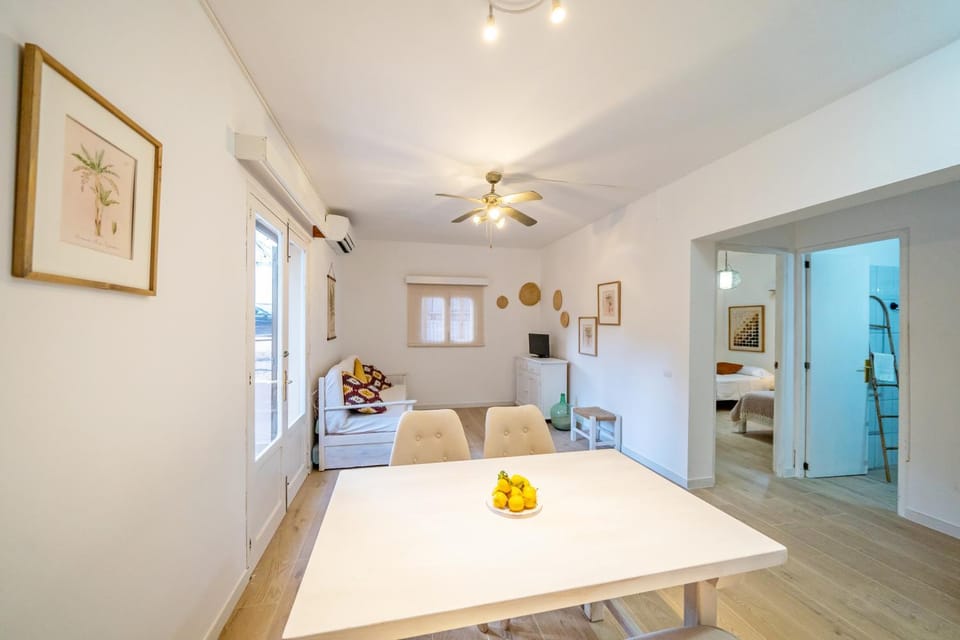 Living room, Photo of the whole room