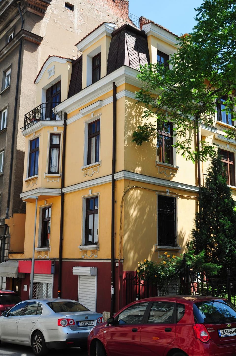 Facade/entrance