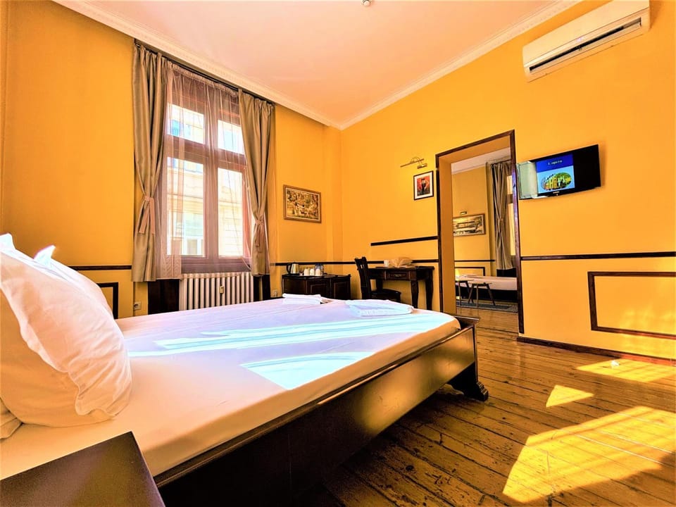 TV and multimedia, Coffee/tea facilities, Seating area, Bedroom