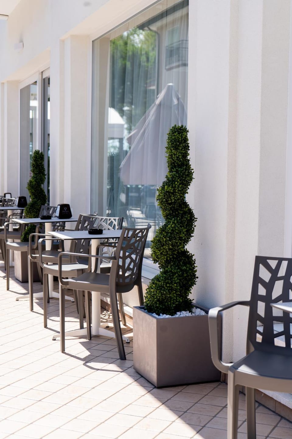 Property building, Balcony/Terrace, Lounge or bar, Decorative detail