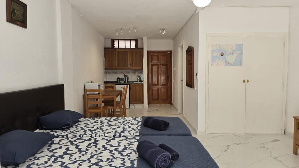 Studio in Parque Cattleya, Playa de las Americas Apartment in Playa de las Americas