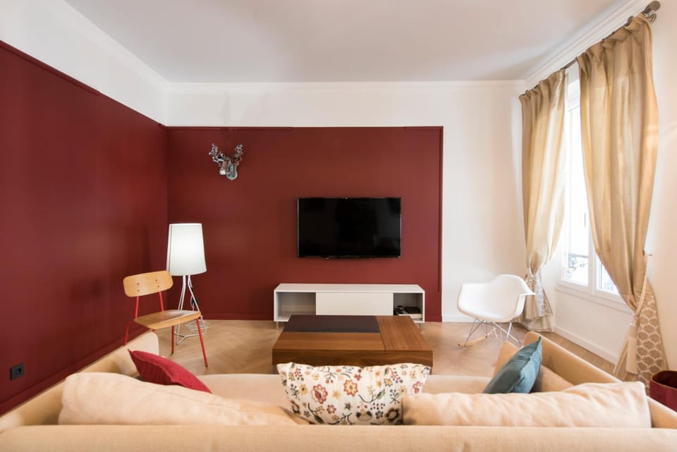 F3 Plein centre plage à 50 m (rue calme) parking possible Apartment in Saint-Raphael