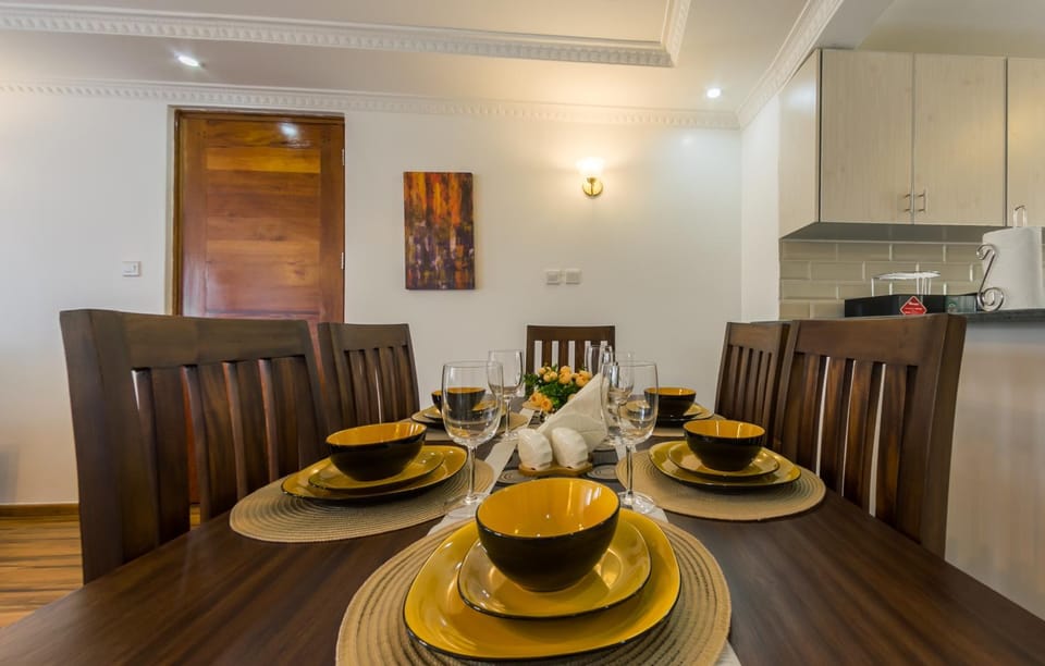 Coffee/tea facilities, Living room, Food and drinks, Seating area, Dining area