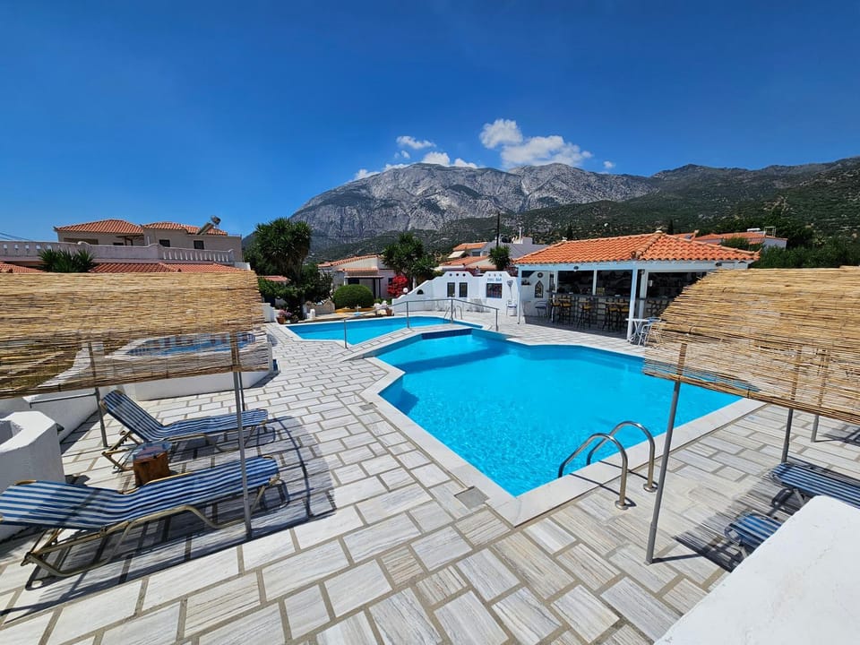 Natural landscape, Mountain view, Pool view, Swimming pool, sunbed