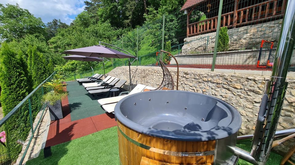 Day, Natural landscape, Garden, Hot Tub, Garden view, sunbed