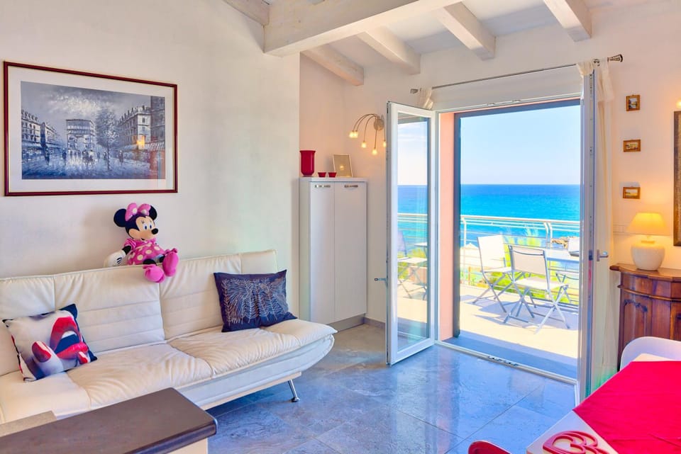 Living room, Sea view