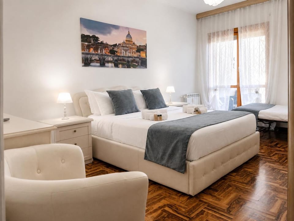 Photo of the whole room, Bedroom