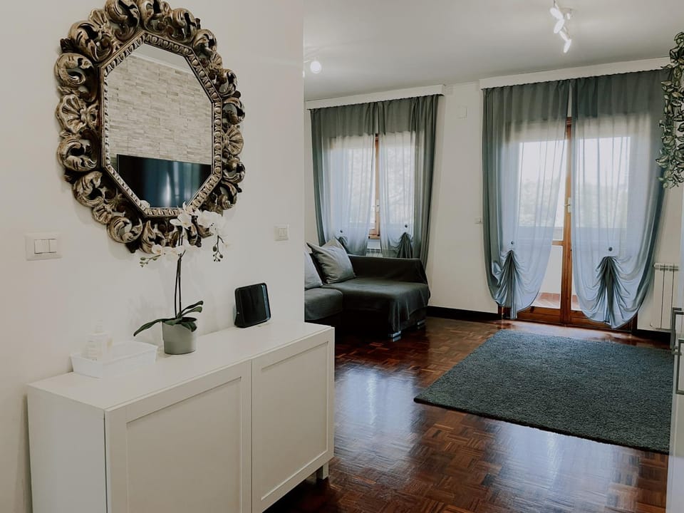 Living room, Photo of the whole room, Seating area